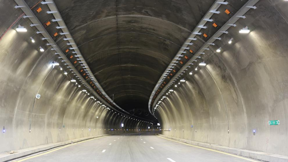 The interior view of the Sidi Aich Tunnel, part of the Bejaia Highway that starts from the Bejaia port and connects to the East-West Highway, in Sidi Aich, Algeria, July 11, 2023. /Xinhua