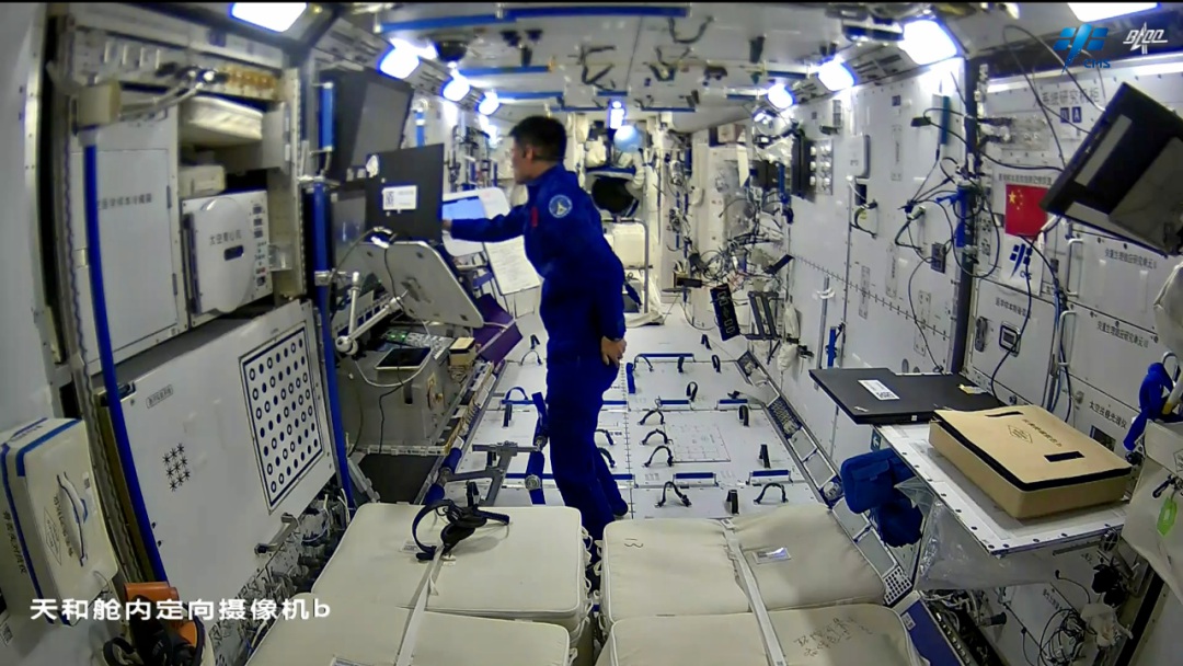 Shenzhou-16 taikonaut Gui Haichao inside the space station to support his crewmate during the extravehicular activity, July 20, 2023. /CMSA