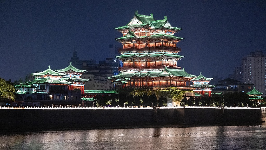 Live: Splendid night view of the Pavilion of Prince Teng in Nanchang City