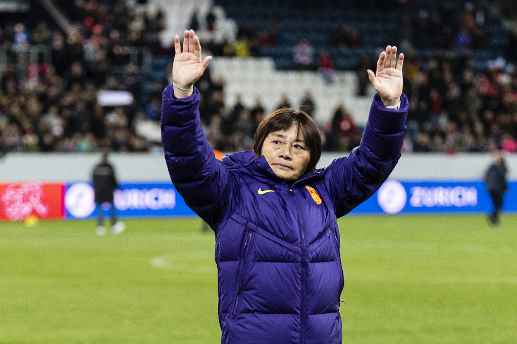 China head coach Shui Qingxia thanks supporters for standing during their international friendly with Switzerland at Swissporarena in Lucerne, Switzerland, April 6, 2023. /CFP