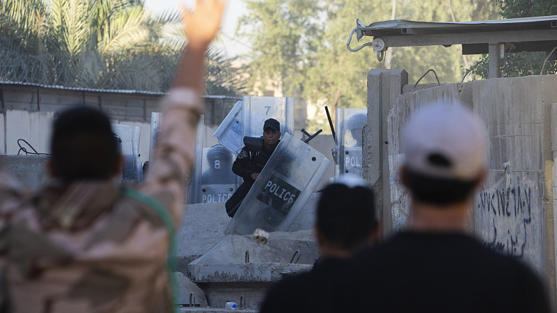 Security forces try to disperse protesters during clashes in front of the Swedish embassy in Baghdad, Iraq, July 20, 2023. /CFP