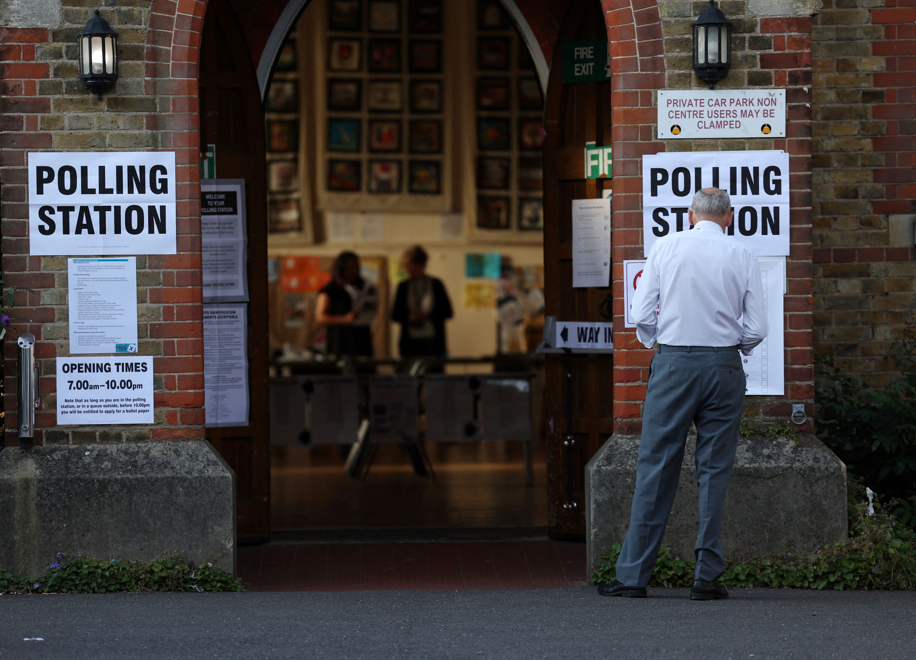 A man checks the list of candidates outside a polling station during the by-election to choose the successor of Boris Johnson's seat in Britain's parliament in Uxbridge, Britain, July 20, 2023. /Reuters