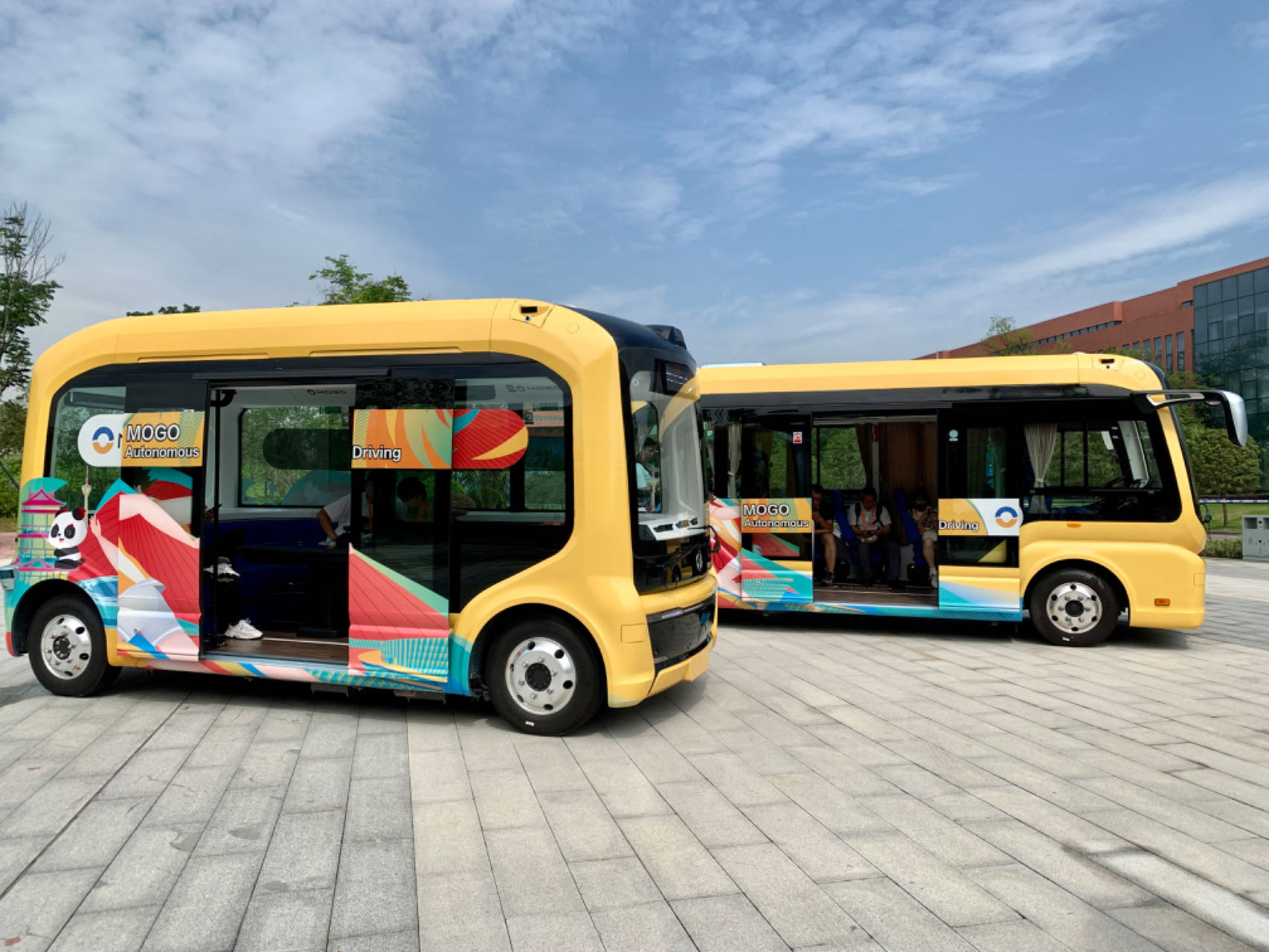Autonomous-driving buses in the athletes' village for the 31st World University Games in Chengdu, southwest China's Sichuan Province. /CGTN
