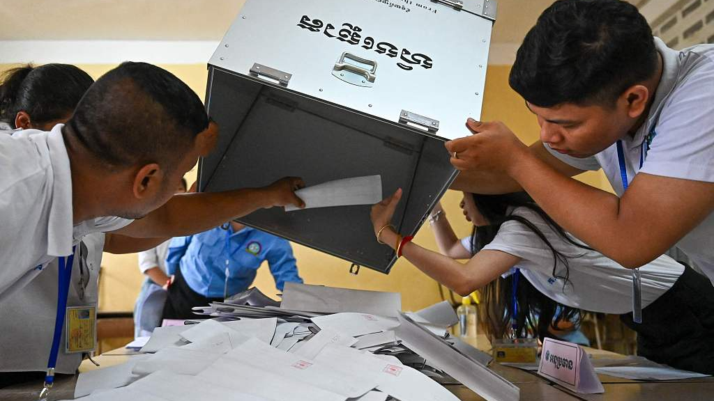 Election officials prepare to count ballots at a polling station in Phnom Penh, July 23, 2023. /CFP