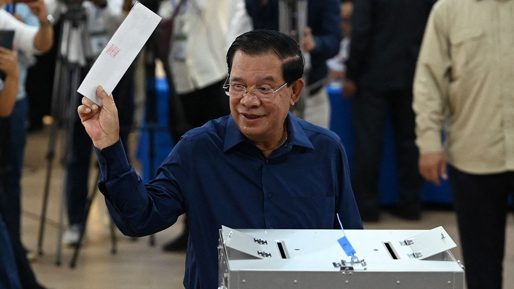 Prime Minister Samdech Techo Hun Sen prepares to cast his vote at a polling station in Kandal province, Cambodia, July 23, 2023. /CFP