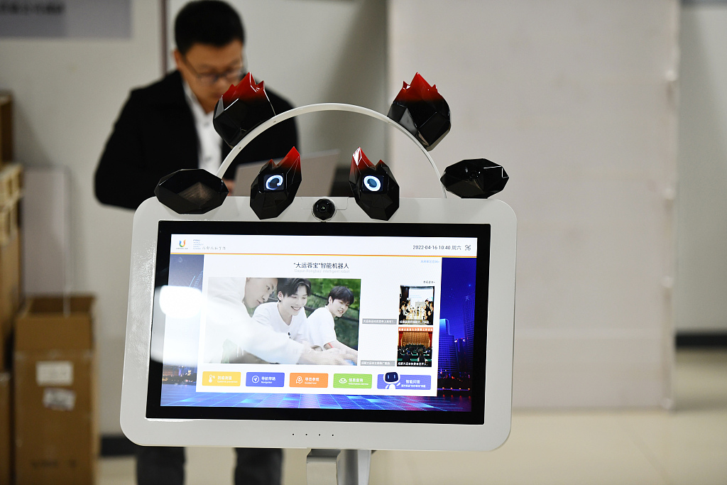 The service robots of the Chengdu Universiade were designed based on the event mascot, panda 