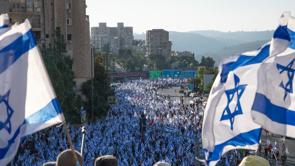 Protesters against the Israeli government's judicial overhaul enter Jerusalem during a march from Tel Aviv to Jerusalem, July 22, 2023. /Xinhua