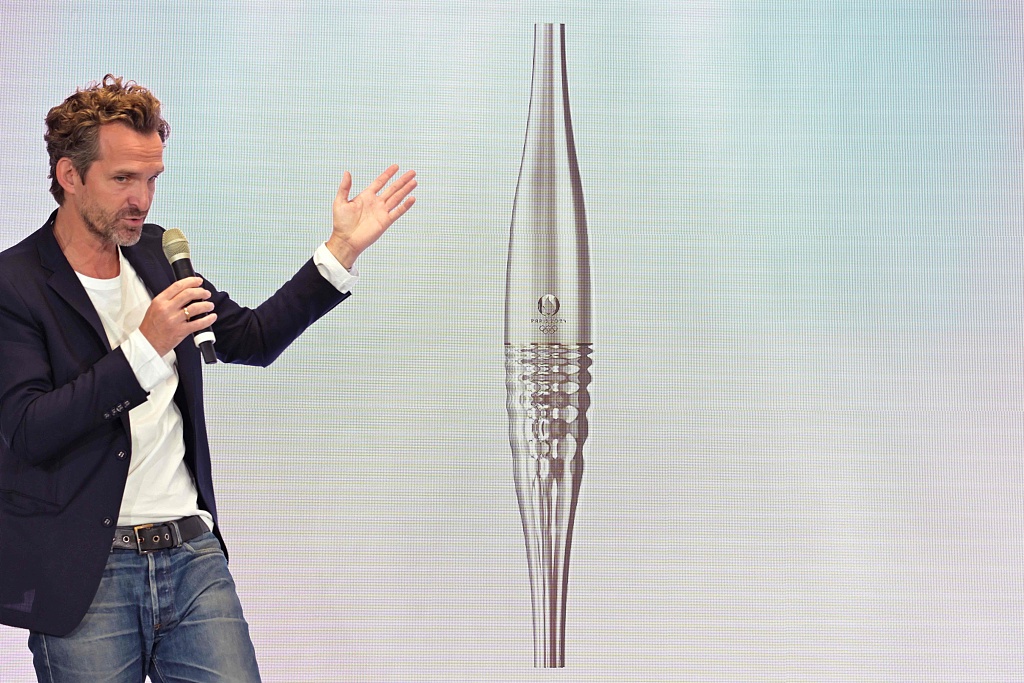 The torch design for the 2024 Paris Olympic Games is unveiled by the organizing committee in Paris, France, July 25, 2023. /CFP