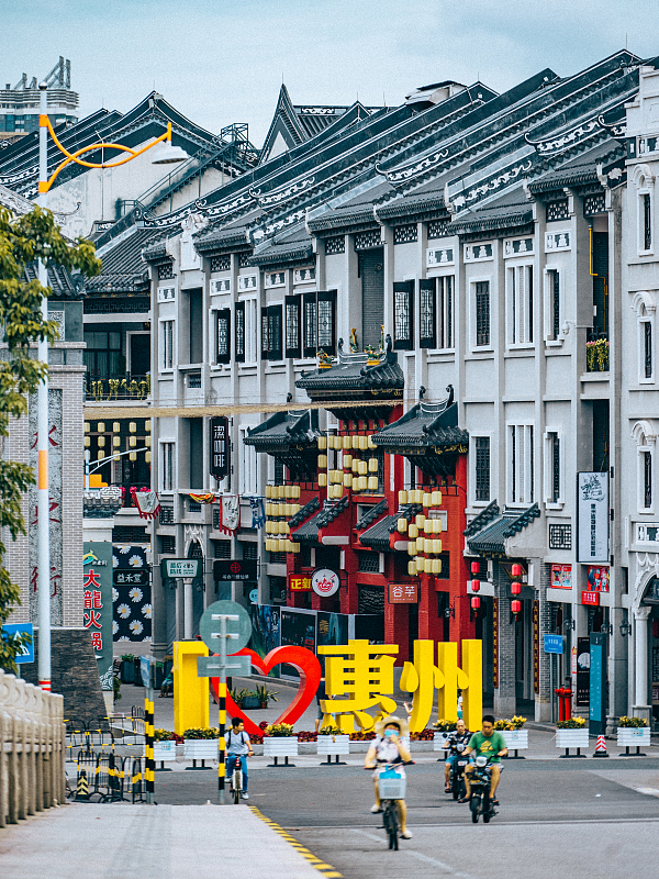 A glimpse of Shuidong Street's qilou building complex in Huizhou City, Guangdong Province. /CFP