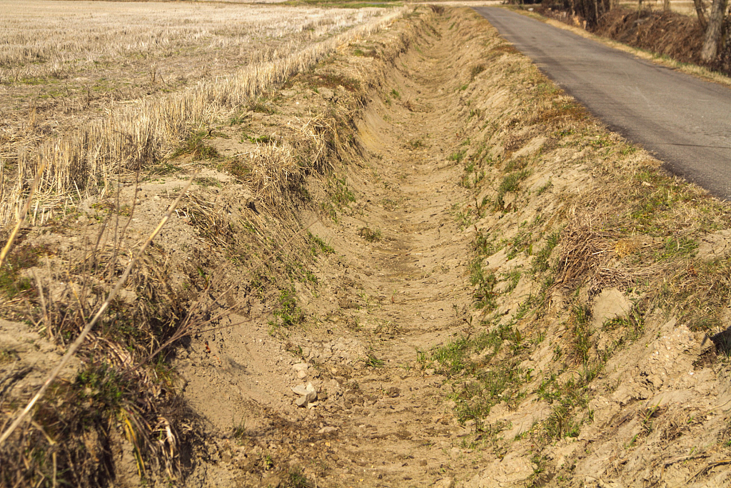A view of dry crop field as Italy faces the new drought alert after last summer as emergency due to little winter rain and snowfall, Po Valley, Italy, February 24, 2023. /CFP