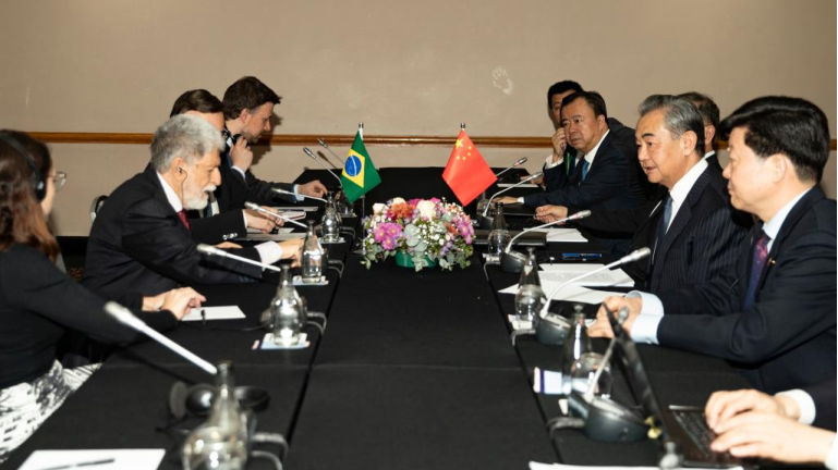 Wang Yi (2nd R), director of the Office of the Communist Party of China Central Commission for Foreign Affairs, meets with Celso Luiz Nunes Amorim (2nd L), chief advisor of the Presidency of Brazil, in Johannesburg, South Africa, July 24, 2023. /Xinhua
