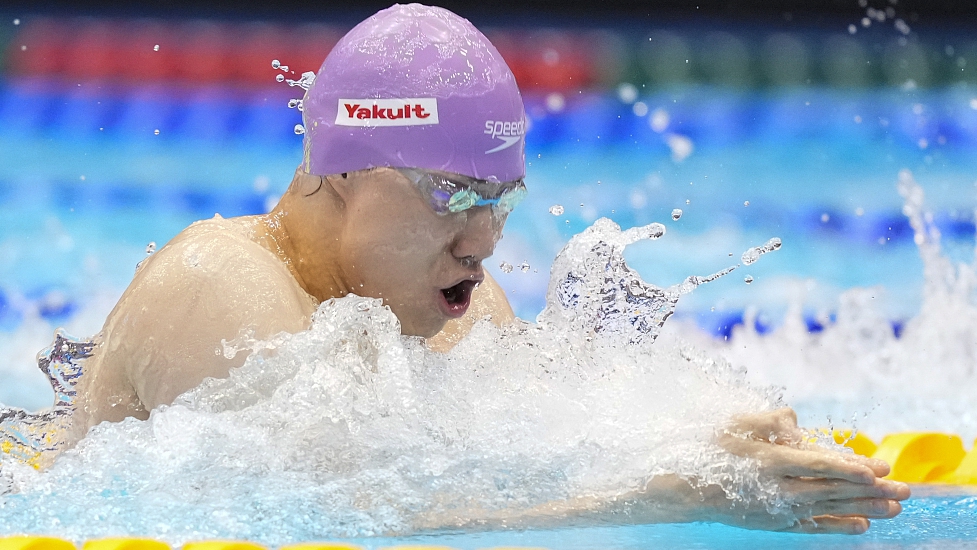 Qin Haiyang competes in the men's 50m breaststroke semifinals at the World Aquatics Championships in Fukuoka, Japan, July 25, 2023. /CFP