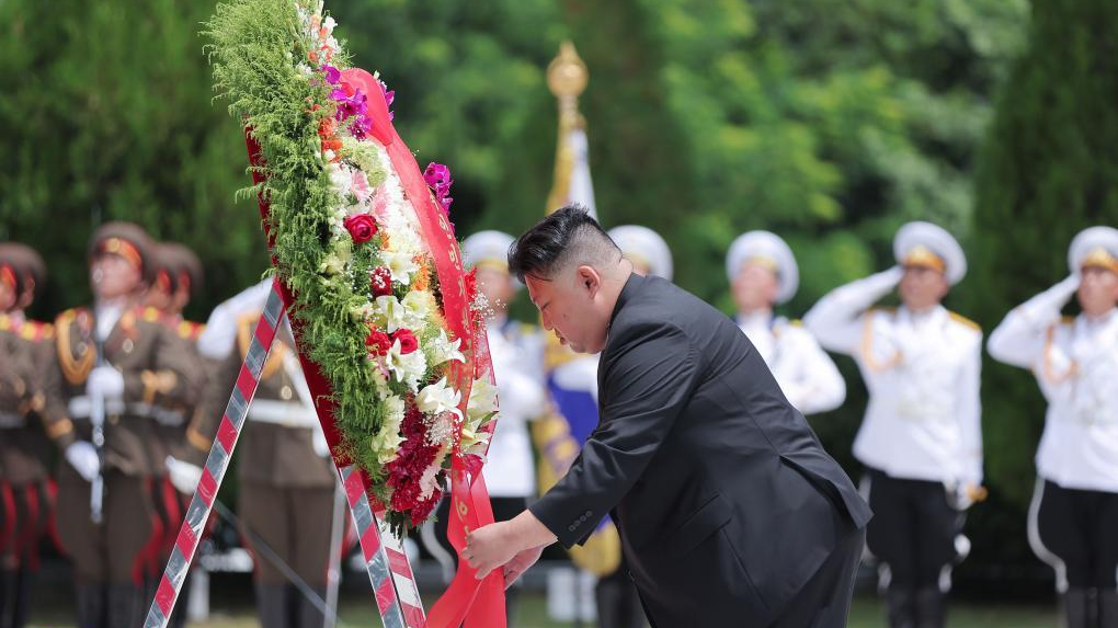 Kim Jong Un, top leader of the Democratic People's Republic of Korea, pays tribute to the martyrs of the Chinese People's Volunteers on the occasion of the 70th anniversary of the victory in the country's Fatherland Liberation War in Hoechang County, Democratic People's Republic of Korea, July 26, 2023. /Xinhua
