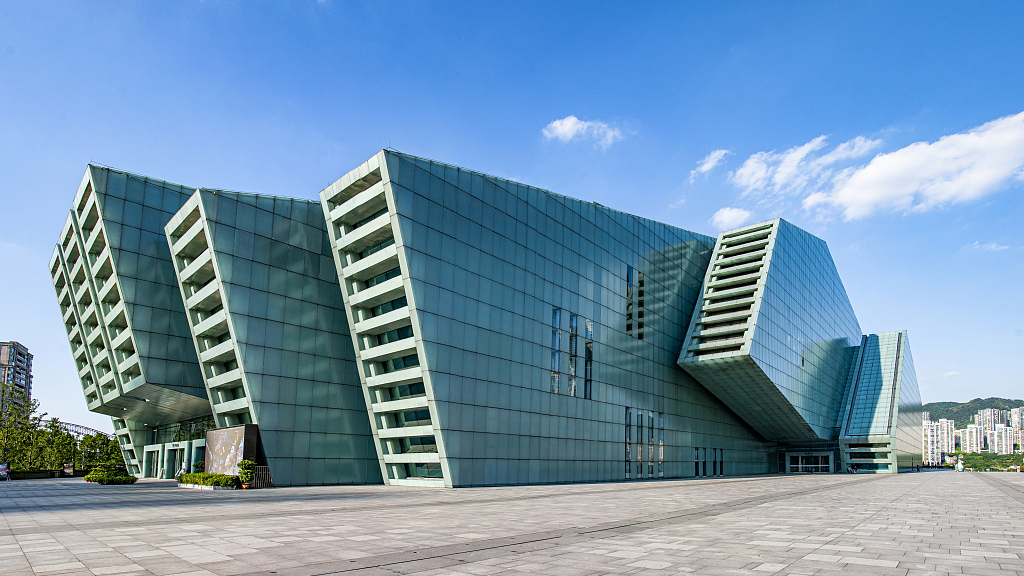 Live: A glance of Chongqing Grand Theater, an imaginative 'ship' by the Yangtze River