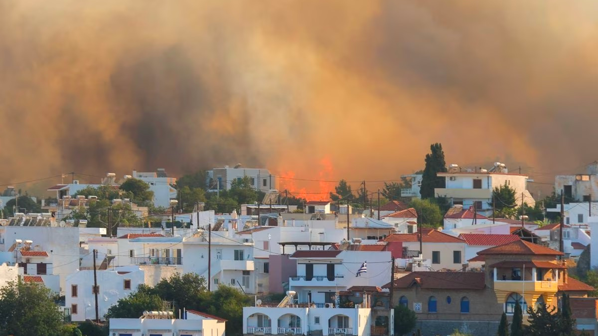 Flames and smoke rise as a wildfire burns near the village of Gennadi, on the island of Rhodes, Greece, July 25, 2023. /Reuters