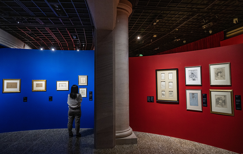 Photo taken on April 20, 2023 shows a visitor appreciating artworks by French artist Henri de Toulouse-Lautrec displayed at China Millennium Monument in Beijing. /CFP