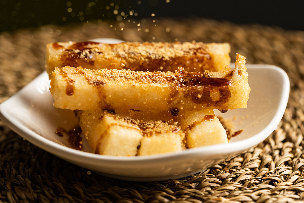 Ci ba – fried glutinous rice cake with brown sugar syrup /CFP