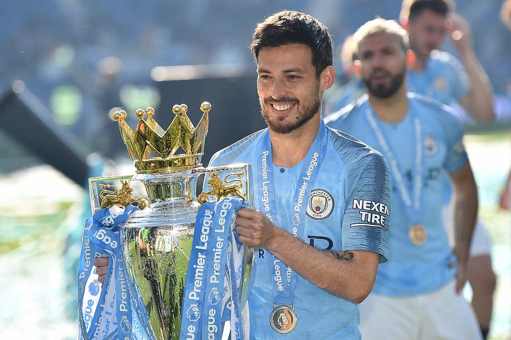 David Silva poses with the Premier League trophy at the American Express Community Stadium in Brighton, England, May 12, 2019. /CFP