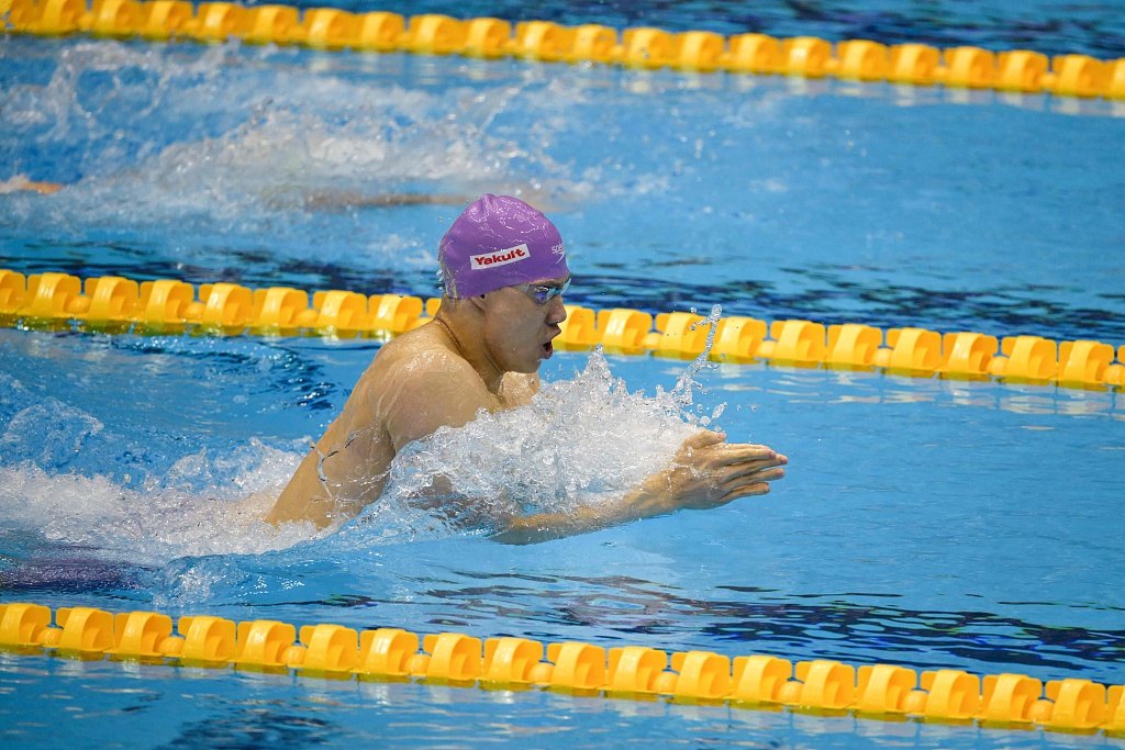 Qin Haiyang of China competes in the men's 200-meter breaststroke swimming final at the World Aquatics Championships in Fukuoka, Japan, July 28, 2023. /CFP
