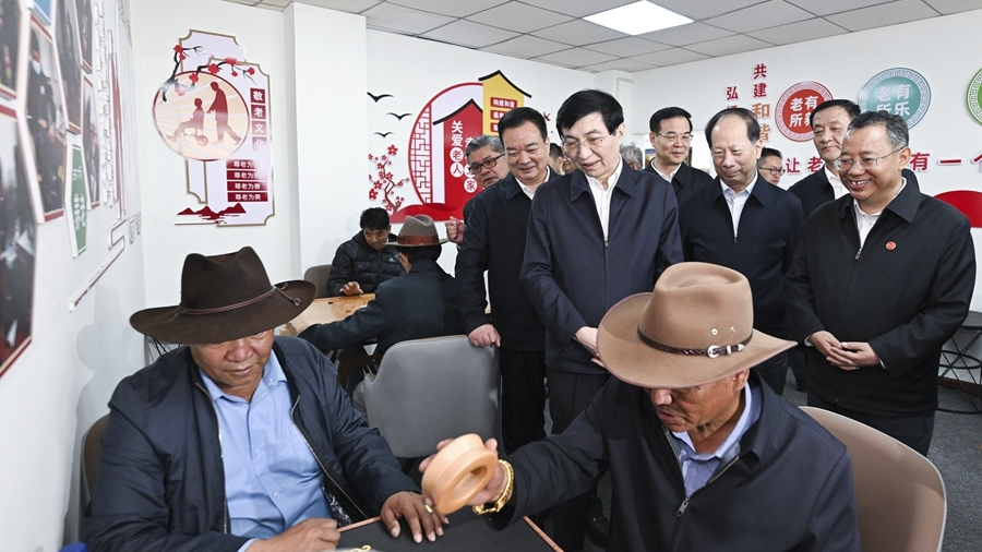 Wang Huning, a Standing Committee member of the Political Bureau of the Communist Party of China Central Committee and chairman of the National Committee of the Chinese People's Political Consultative Conference, visits a community in Lhasa, southwest China's Xizang Autonomous Region, July 27, 2023. /Xinhua