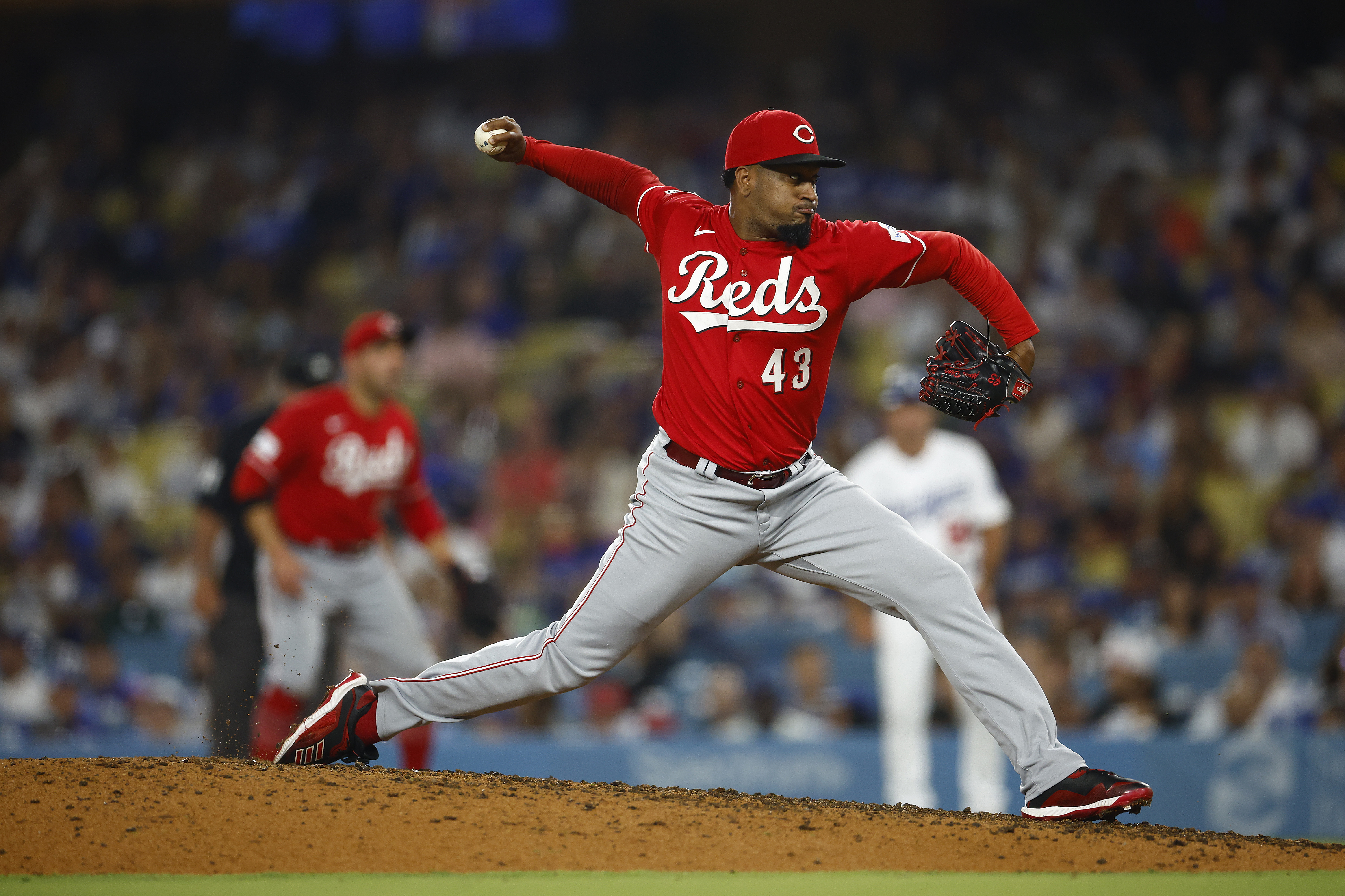 Alexis Diaz (#43) of the Cincinnati Reds throws during the the eighth inning in the game against the Los Angeles Dodgers at Dodger Stadium in Los Angeles, California, on July 28, 2023. /CFP 