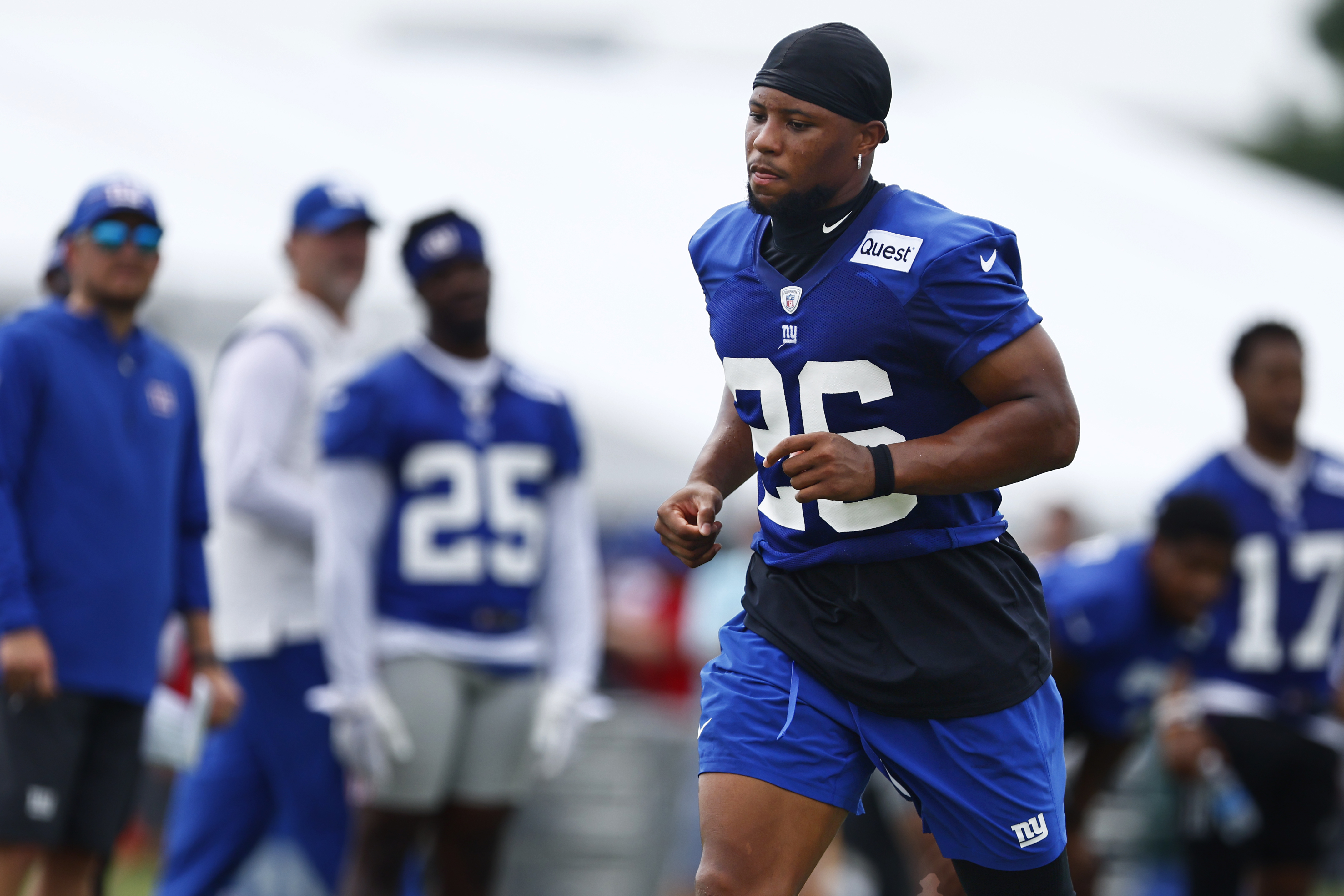 Running back Saquon Barkley (#26) of the New York Giants in practice at NY Giants Quest Diagnostics Training Center in East Rutherford, New Jersey, July 27, 2023. /CFP 