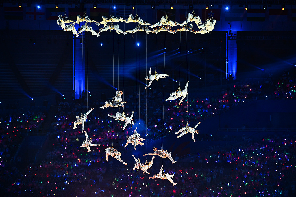 An aerial stunt performance dazzles spectators at the opening ceremony of the Chengdu Universiade, July 28, 2023. /CFP
