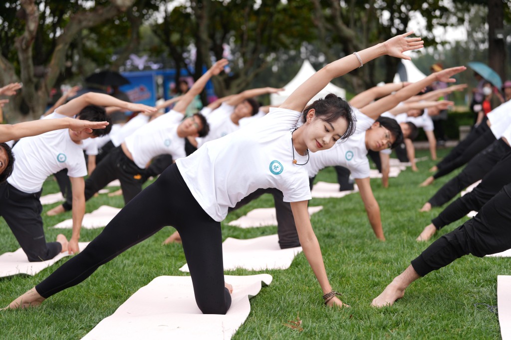 Yoga and Tai Chi are practiced on the banks of the Dianchi Lake in Kunming, Yunnan Province, June 20, 2023, at the opening ceremony of the 2023 International Yoga Day and China (Kunming) South Asian Culture and Art Week, part of the China-India cultural exchange events. /CFP