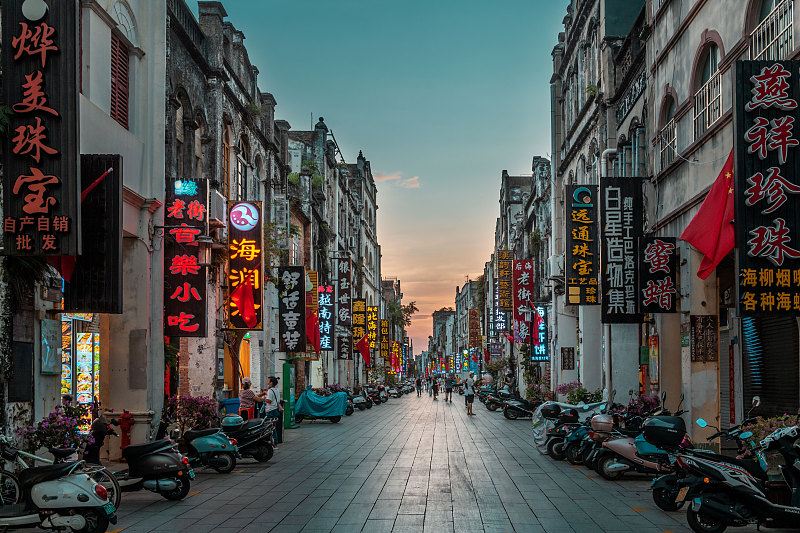 A glimpse of the qilou building complex on Beihai Old Street, Beihai City, Guangxi Zhuang Autonomous Region. /CFP