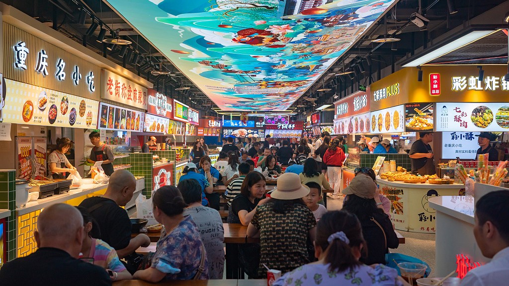 Dinners at a business district in southwest China's Chongqing City, May 23, 2023. /CFP