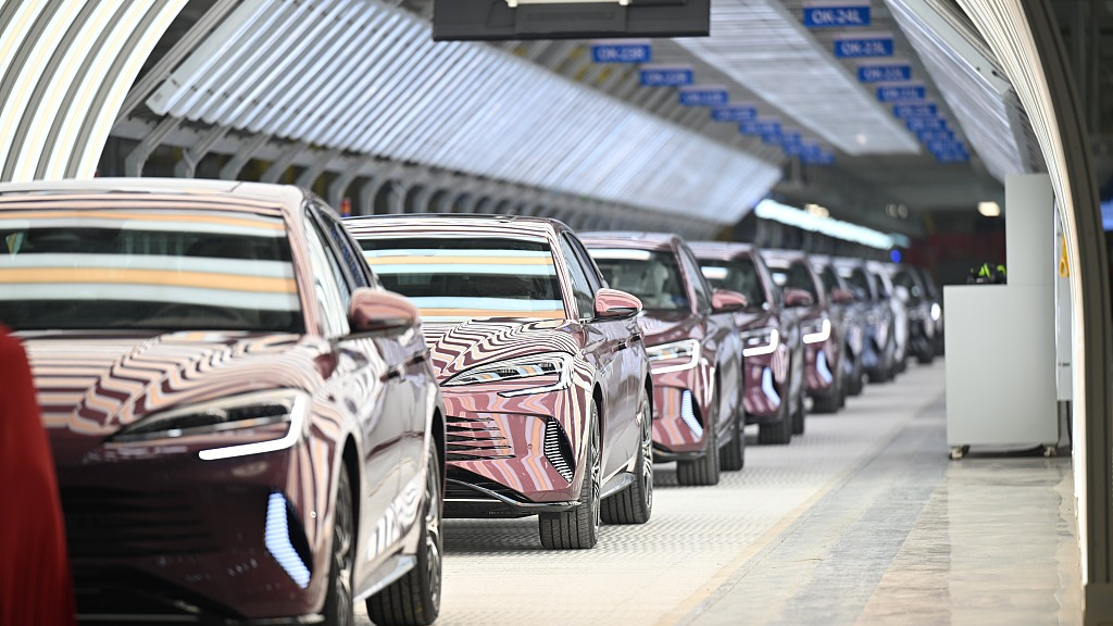BYD's medium-sized hybrid sedan 