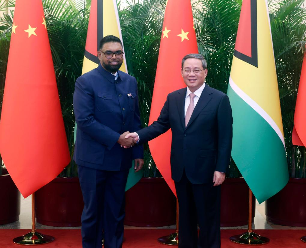 Chinese Premier Li Qiang (R) meets with Guyanese President Irfaan Ali in Beijing, capital of China, July 30, 2023. /Xinhua