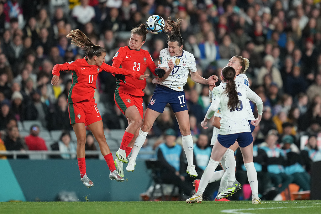 Andi Sullivan (#17) of USA competes for the ball with Telma Encarnacao (#23) of Portugal in the group game in the FIFA Women's World Cup at Eden Park in Auckland, New Zealand, August 1, 2023. /CFP 