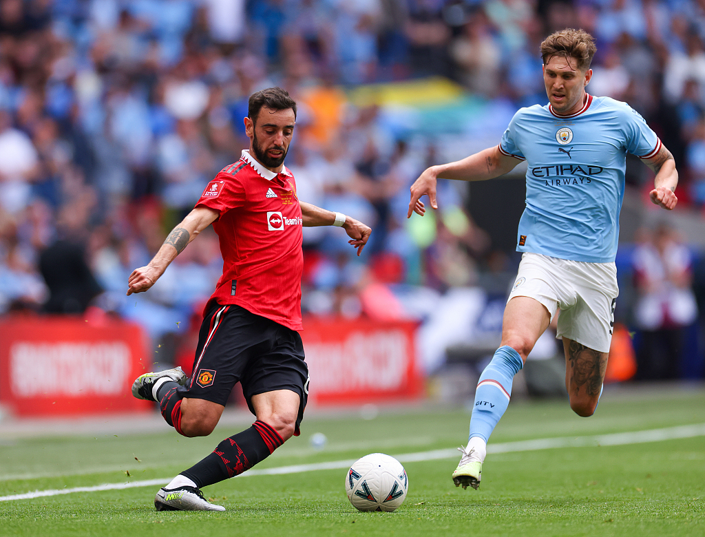 Bruno Fernandes (L) of Manchester United competes for the ball with John Stones of Manchester City in the FA Cup final at Wembley Stadium in London, England, June 3, 2023. /CFP 