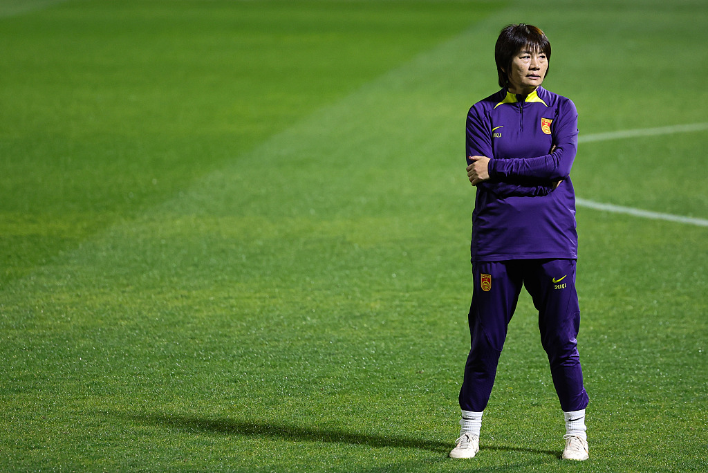 China coach Shui Qingxia during a training session ahead of their Women's World Cup match against England in Adelaide, Australia, July 31, 2023. /CFP 