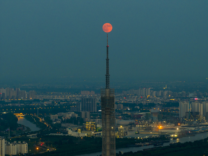 The supermoon is captured sitting at the pinnacle of the TV Tower in Huai'an City, Jiangsu Province, August 1, 2023. /CFP