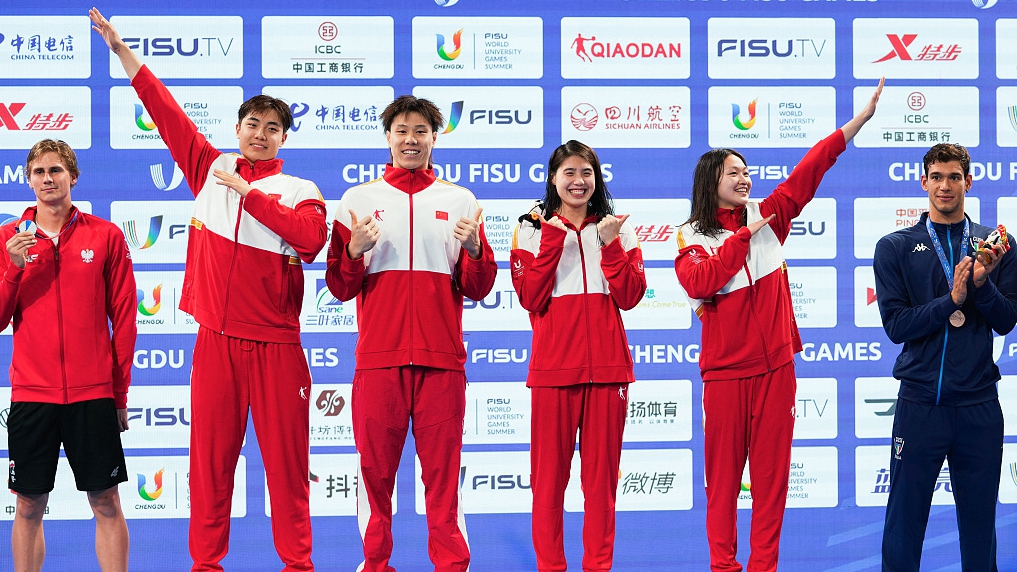 Team China celebrate their mixed medley relay title at the World University Games in Chengdu, Sichuan Province, China, August 2, 2023. /CFP