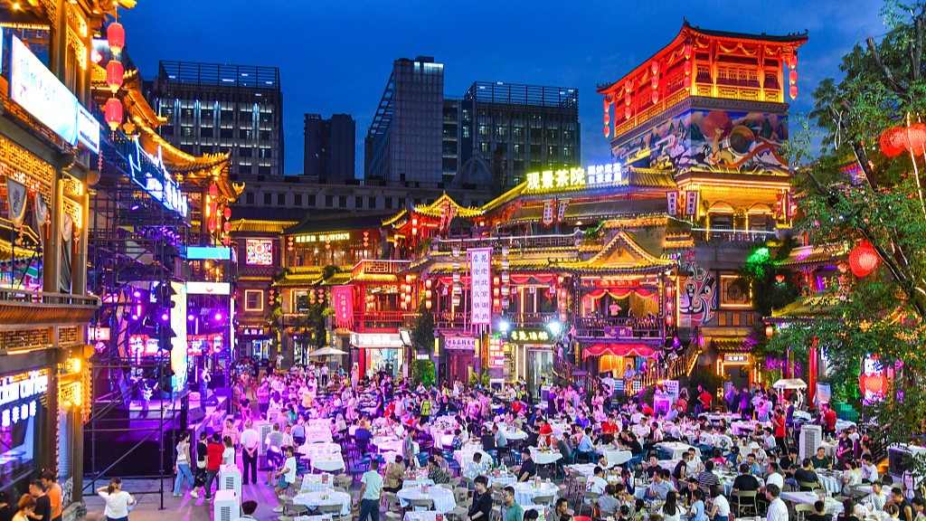 Eaters enjoying a beer festival in north China's Shaanxi Province, August 1, 2023. /CFP