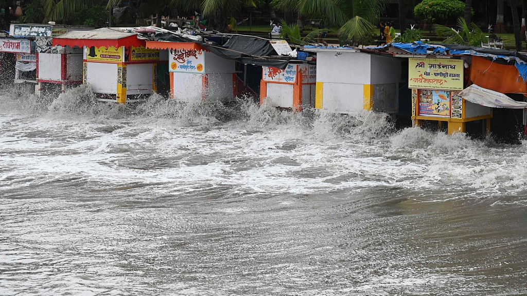 High tides crash into stalls on the seafront in Mumbai, India, June 14, 2023. /CFP