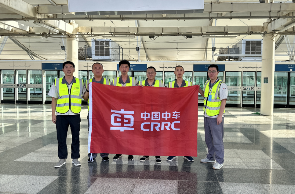 Group photo of CRRC staff in front of Mecca Metro in Saudi Arabia. /CRRC 