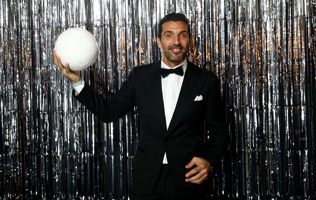 Gianluigi Buffon is pictured inside a photo booth at the Best FIFA Football Awards at the London Palladium in London, England, October 23, 2017. /CFP