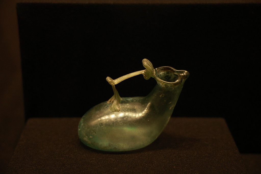 A vessel featuring an ingenious shape is on display at an exhibition on ancient Roman culture at the Nanshan Museum in Shenzhen, south China's Guangdong Province, August 2, 2023. /CFP