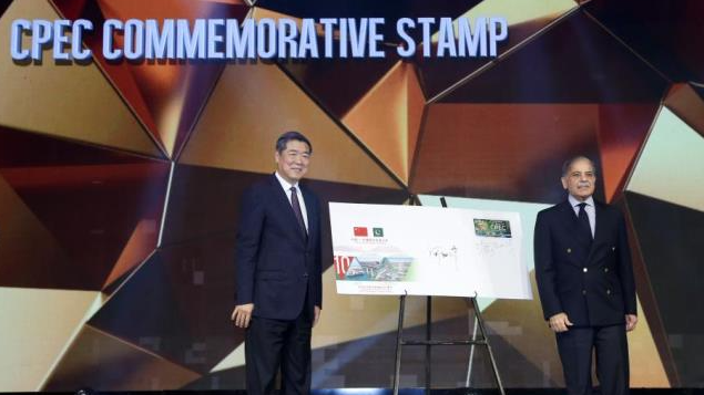Chinese Vice Premier He Lifeng (L) and Pakistani Prime Minister Shahbaz Sharif attend the Decade of China-Pakistan Economic Corridor (CPEC) celebration event in Islamabad, Pakistan, July 31, 2023. /Xinhua