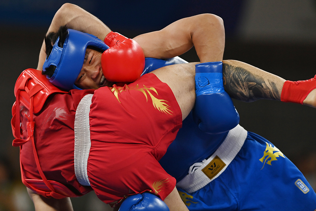 China's Liu Wenlong (blue) in action during the men's 80kg final of Sanda at the World University Games in Chengdu, Sichuan Province, China, August 3 2023. /CFP
