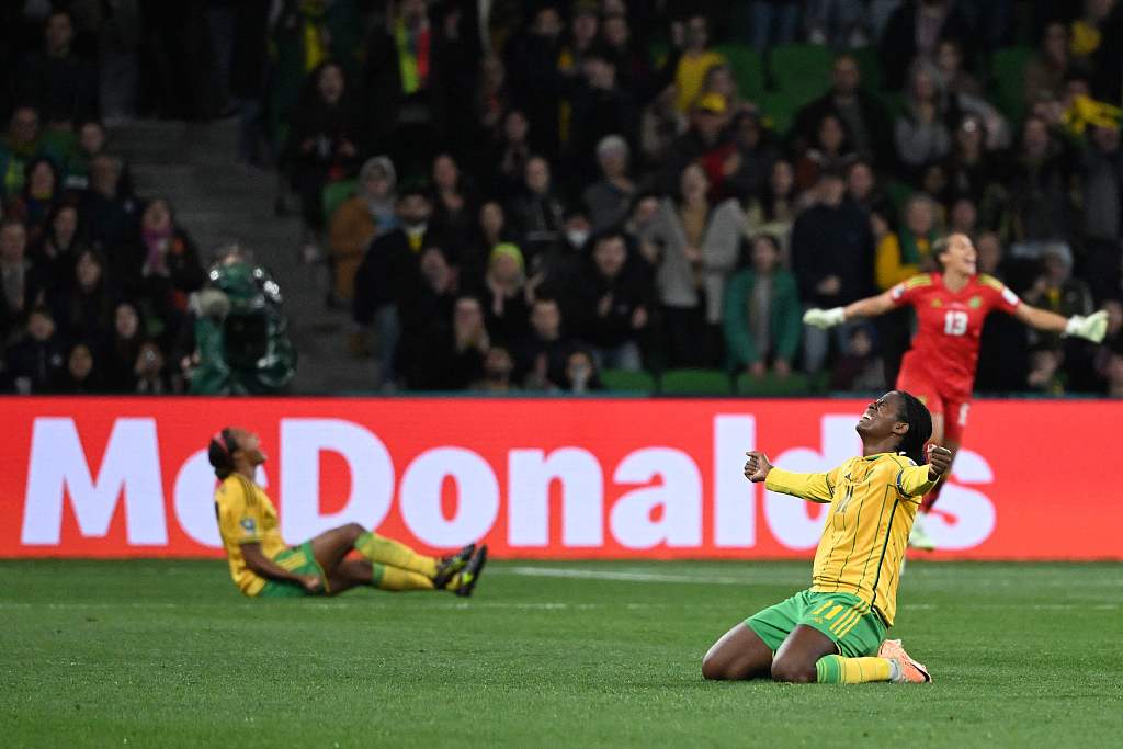 Players of Jamaica celebrate after the 0-0 draw with Brazil in the FIFA Women's World Cup at Melbourne Rectangular Stadium in Melbourne, August 2, 2023. /CFP