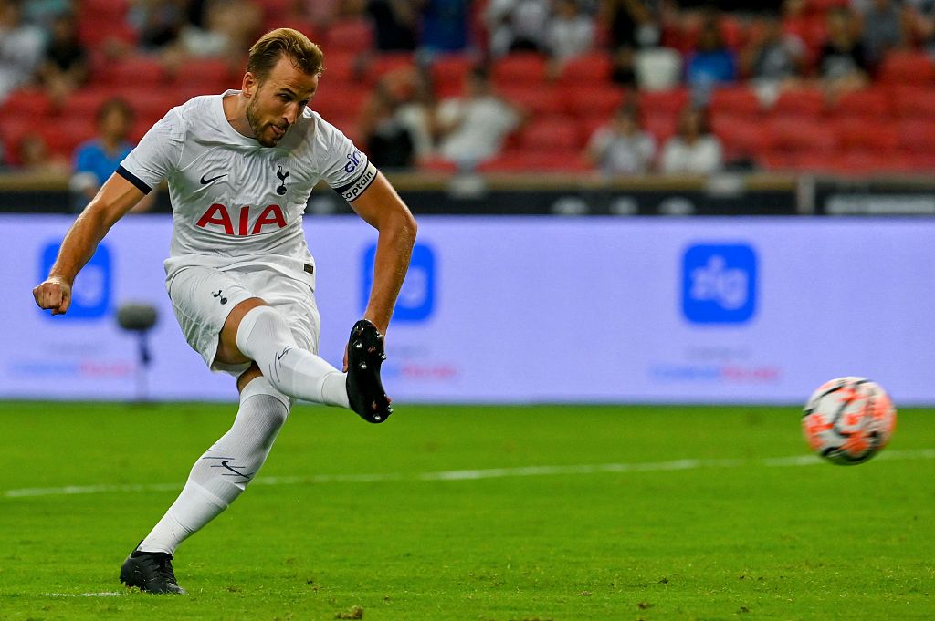 Harry Kane of Tottenham Hotspur shoots to score a penalty kick in the pre-season friendly against Lion City Sailors at National Stadium in Singapore, July 26, 2023. /CFP