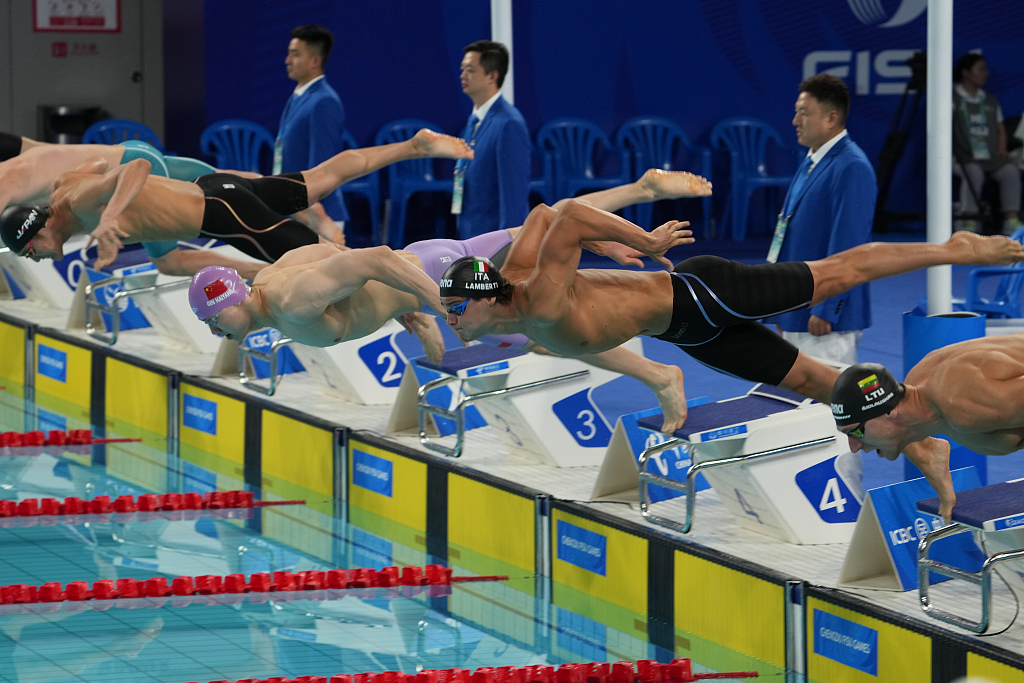 Qin Haiyang (3rd R) of China among swimmers gets ready for the men's 200m breaststroke final at the World University Games in Chengdu, China, August 4, 2023. /CFP