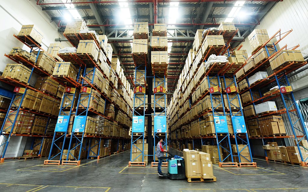 A large parcel warehouse in Hangzhou, China. /CFP
