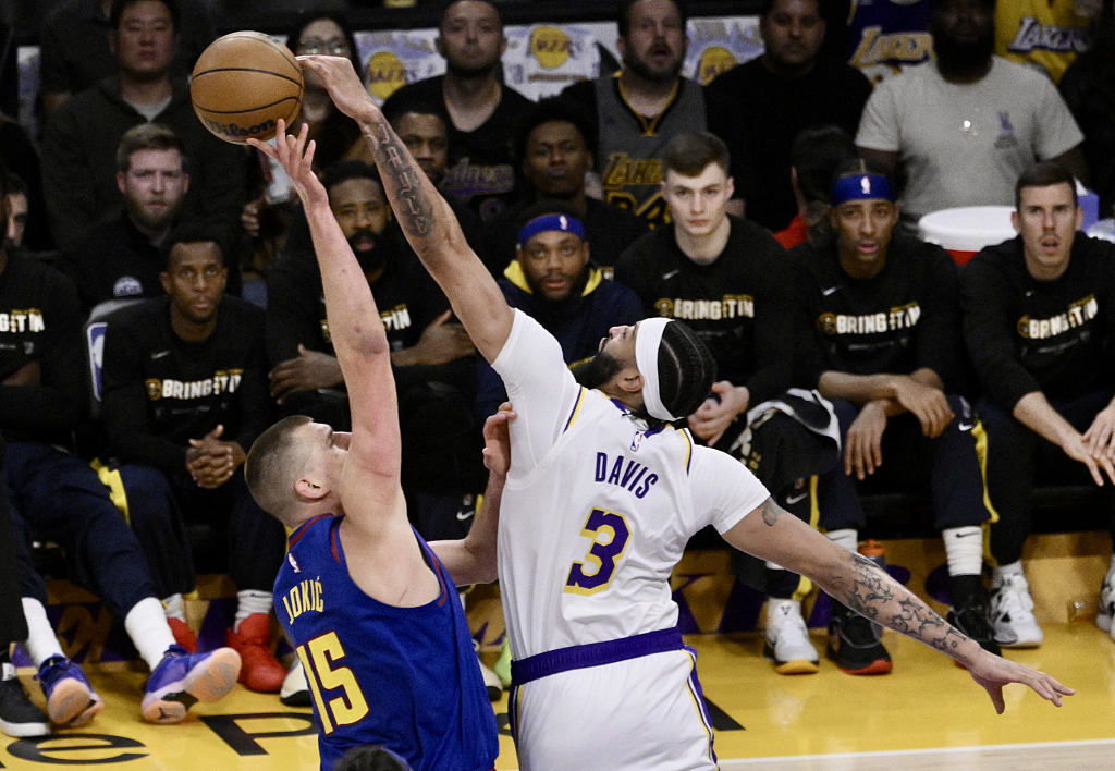 Anthony Davis (#3) of the Los Angeles Lakers blocks a shot by Nikola Jokic of the Denver Nuggets in Game 3 of the NBA Western Conference Finals at Crypto.com Arena in Los Angeles, California, May 20, 2023. /CFP