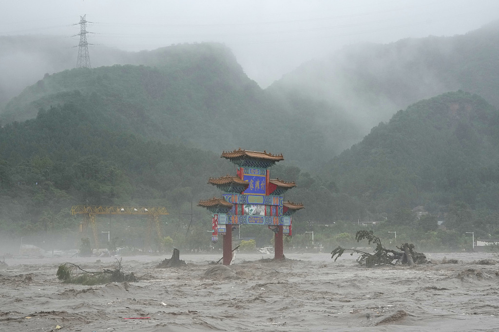 A gate to a county floods, Beijing, August 1, 2023. /CFP